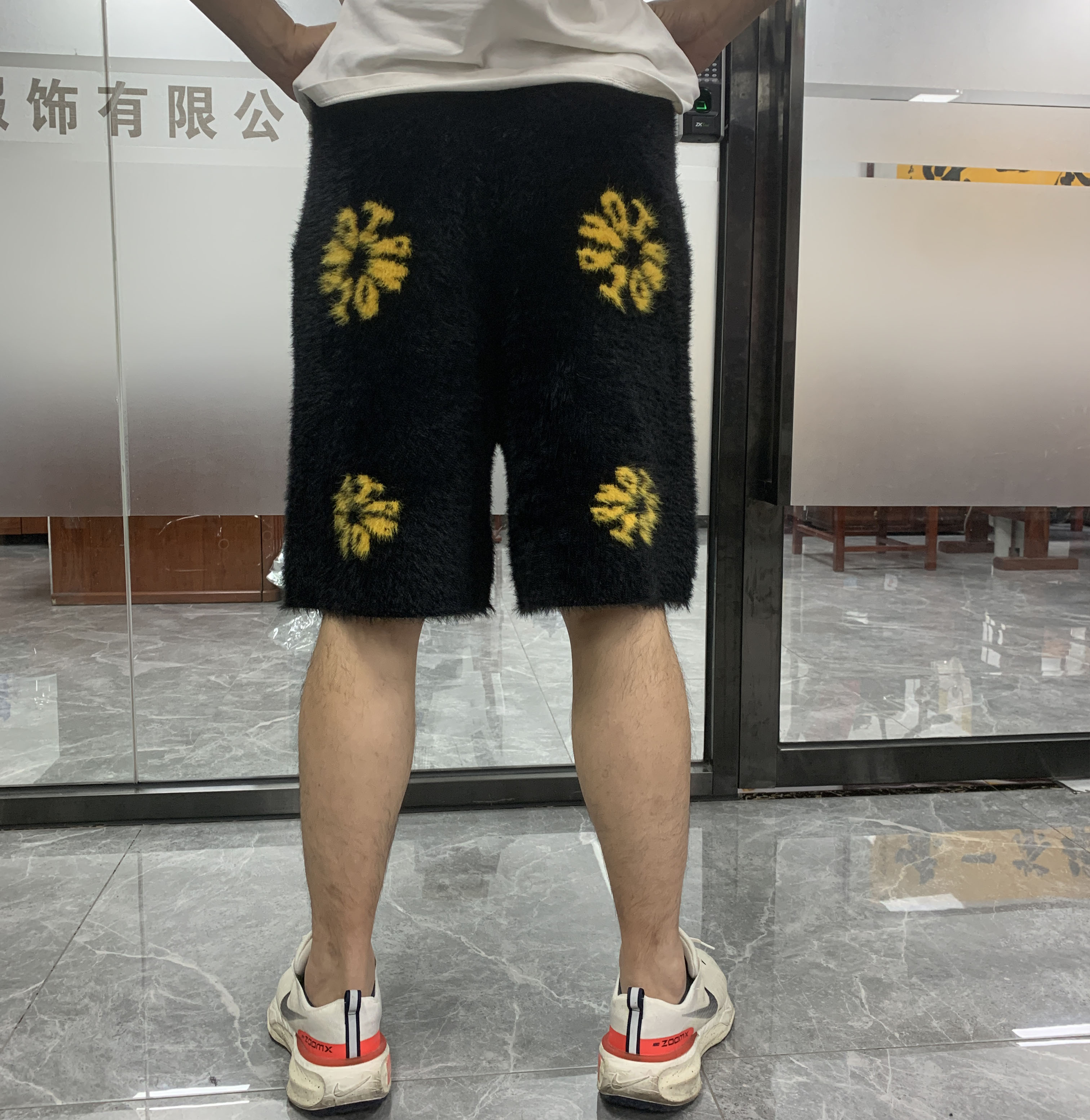 Soft mohair shorts with jacquard logo3